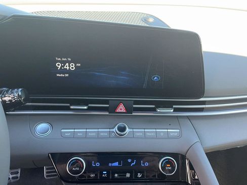 Certified 2025 Hyundai Elantra SEL FWD image 23