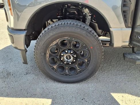 New 2026 Ford F250 Lariat w/ Black Appearance Package image 31