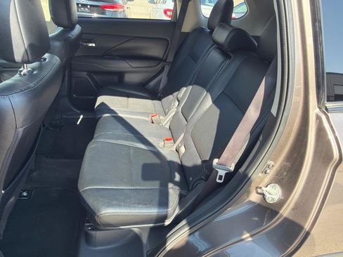 Used 2016 Mitsubishi Outlander SE FWD image 12