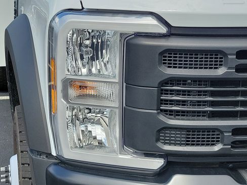 Used 2024 Ford F550 4x4 Regular Cab Super Duty image 8