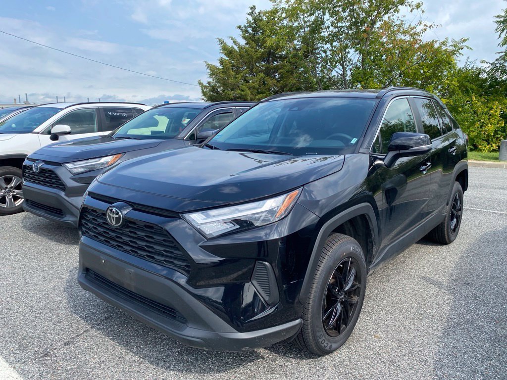 Used 2025 Toyota RAV4 XLE AWD/4WD image 4