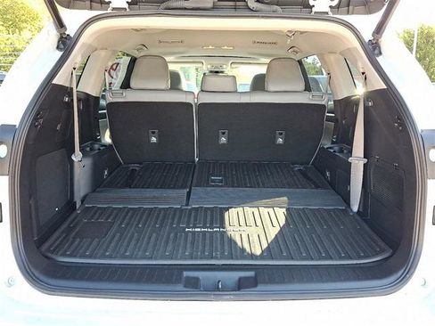 Certified 2022 Toyota Highlander Limited image 30