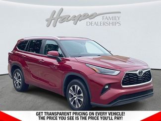Used 2023 Toyota Highlander XLE FWD video 1