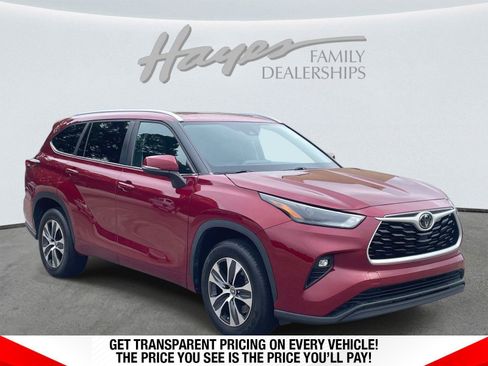 Used 2023 Toyota Highlander XLE FWD image 1