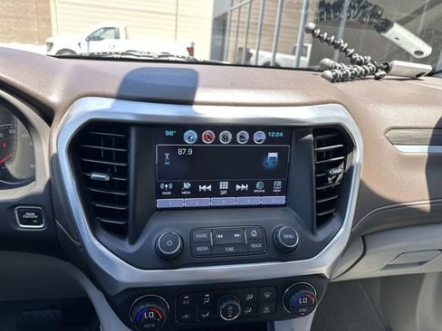 Used 2018 GMC Acadia SLT FWD image 17