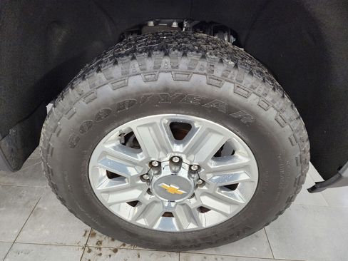 Used 2024 Chevrolet Silverado 3500 High Country w/ High Country Premium Package image 3