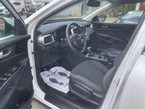 Used 2019 Kia Sorento FWD image 12