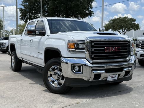 Used 2018 GMC Sierra 2500 SLT w/ Duramax Plus Package AWD/4WD image 2