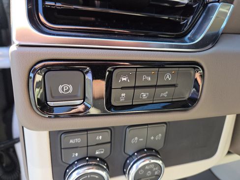 New 2026 GMC Yukon XL Denali w/ LPO, Floor Liner Package AWD/4WD image 13