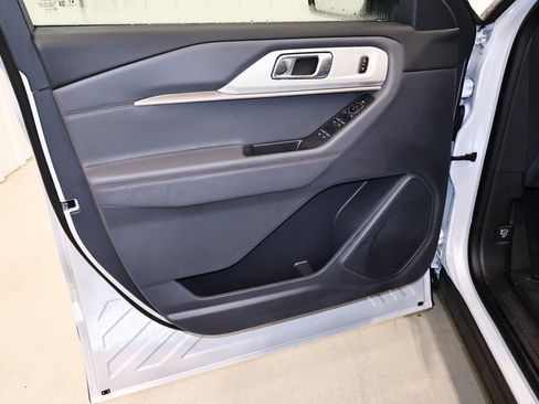 New 2026 Ford Explorer Active image 9