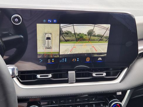 New 2027 Chevrolet Equinox LT w/ Convenience Package II FWD image 16