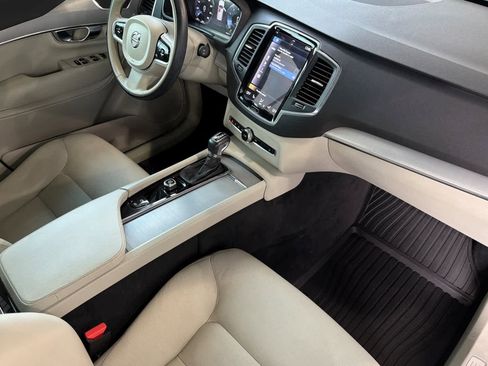 Used 2022 Volvo XC90 T5 Momentum w/ Protection Package image 19