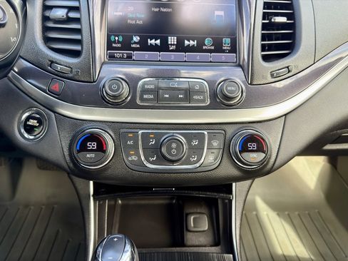 Used 2018 Chevrolet Impala LT image 21