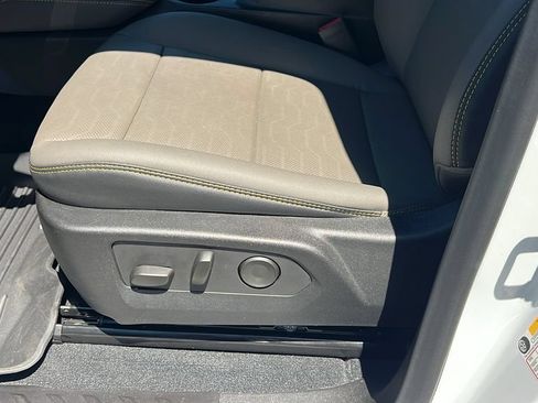 Used 2025 Chevrolet Colorado ZR2 w/ Technology Package AWD/4WD image 16