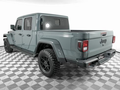 Used 2025 Jeep Gladiator Sport image 8
