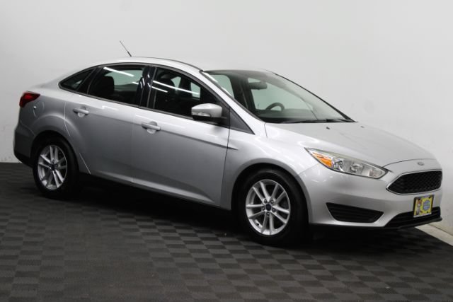 Used 2015 Ford Focus SE FWD image 1