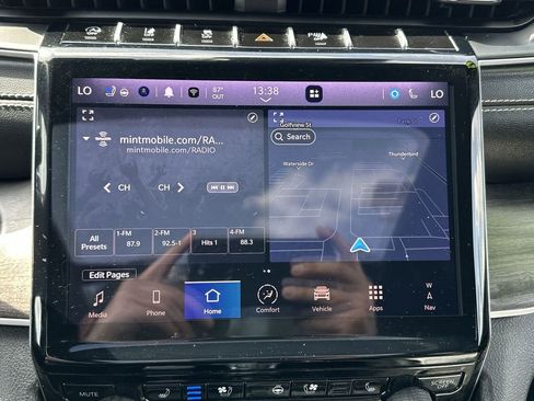 Used 2024 Jeep Grand Cherokee L Limited w/ Luxury Tech Group II image 27