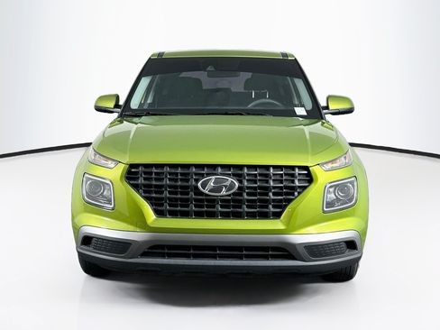 Used 2020 Hyundai Venue SE FWD image 2