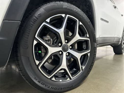 Used 2025 Jeep Compass Limited image 28