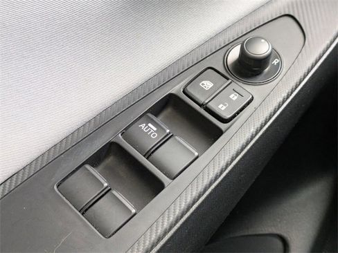 Used 2019 Toyota Yaris L image 22