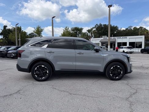 Certified 2024 Kia Sorento S w/ Panoramic Sunroof Package FWD image 4