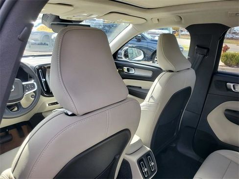 New 2026 Volvo XC40 B5 Ultra w/ Protection Package Premier image 27