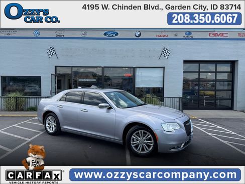 Used 2016 Chrysler 300 C RWD image 1