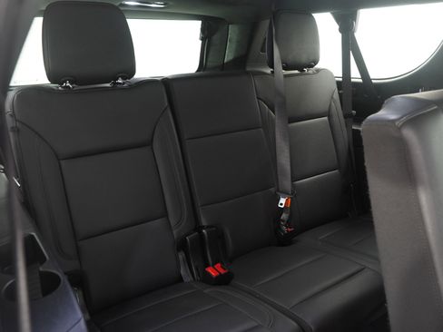 Used 2024 Chevrolet Suburban Z71 AWD/4WD image 17