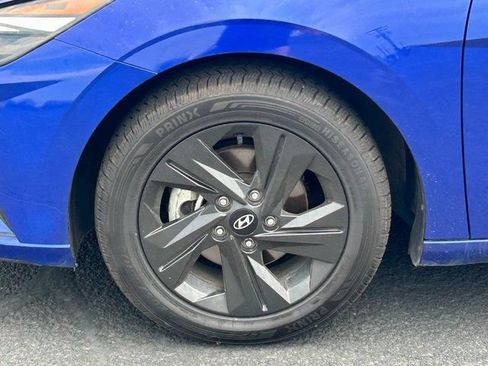 Used 2023 Hyundai Elantra SEL w/ Preferred Accessory Package FWD image 11
