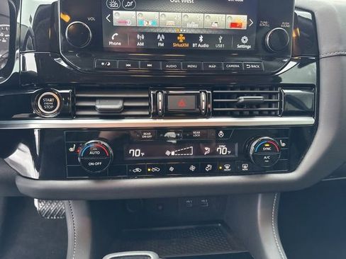 Used 2024 Nissan Pathfinder SL image 17