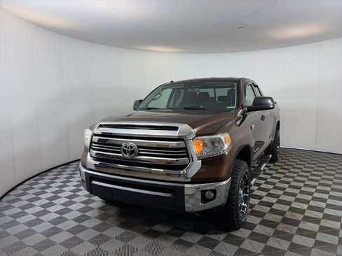 Used 2017 Toyota Tundra SR5 image 2