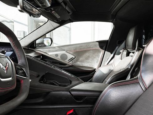 Used 2022 Chevrolet Corvette Stingray Premium Cpe w/ Z51 Performance Package image 22