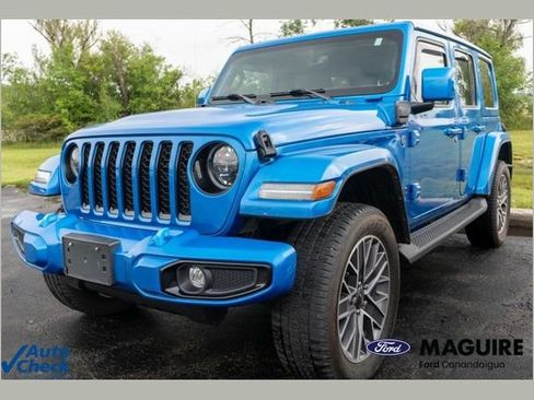 Used 2023 Jeep Wrangler Unlimited Sahara AWD/4WD image 1