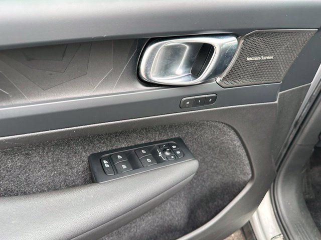 Used 2023 Volvo C40 P8 Recharge Ultimate AWD/4WD image 21