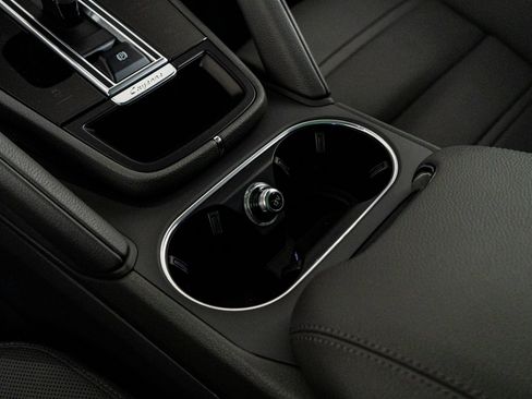 Used 2022 Porsche Cayenne S image 36