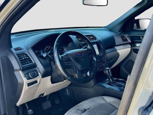 Used 2018 Ford Explorer XLT w/ Equipment Group 201A FWD image 9