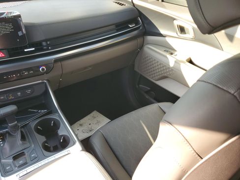 New 2026 Kia Carnival FWD image 11