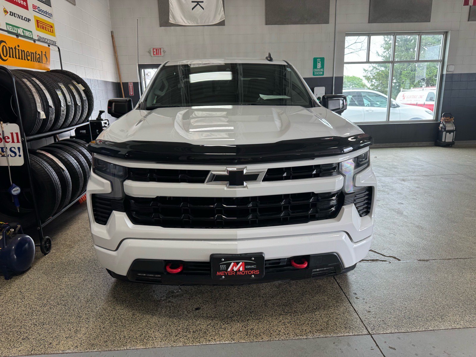 Used 2022 Chevrolet Silverado 1500 RST w/ Redline Edition AWD/4WD image 2