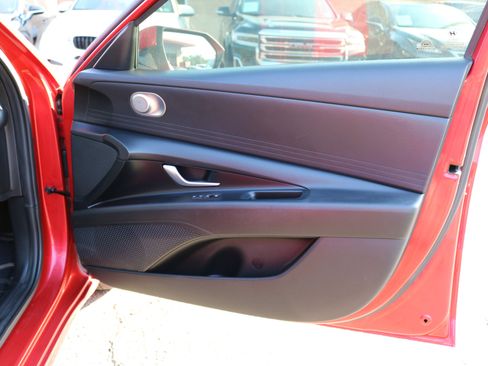 Used 2021 Hyundai Elantra SE image 38