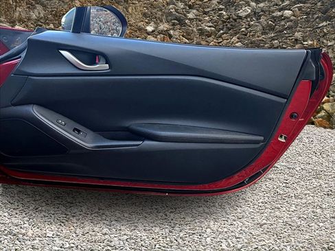 Used 2016 MAZDA MX-5 Miata Sport image 18