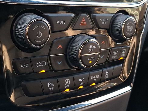 Used 2020 Jeep Grand Cherokee Limited AWD/4WD image 14