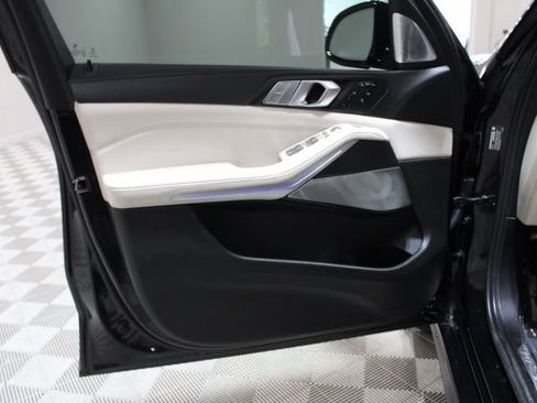 Used 2021 BMW X7 M50i w/ Dynamic Handling Package AWD/4WD image 19