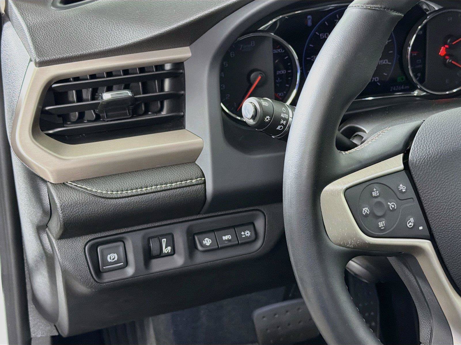 Used 2023 GMC Acadia Denali w/ Denali Technology Package AWD/4WD image 17