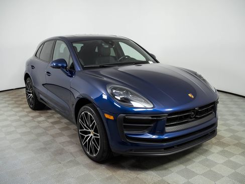 Certified 2023 Porsche Macan AWD/4WD image 26