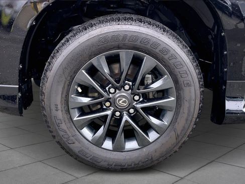 Used 2023 Lexus GX 460 Premium w/ Premium Package image 11