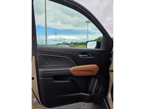 Used 2023 GMC Canyon AT4 w/ AT4 Premium Package AWD/4WD image 12