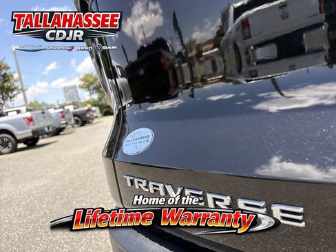 Used 2024 Chevrolet Traverse LT FWD image 5