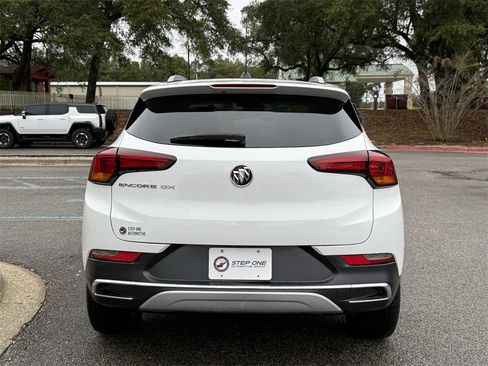 Used 2022 Buick Encore GX Essence w/ Experience Buick Package image 6