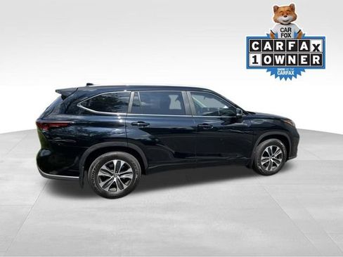 Certified 2025 Toyota Highlander XLE AWD/4WD image 4