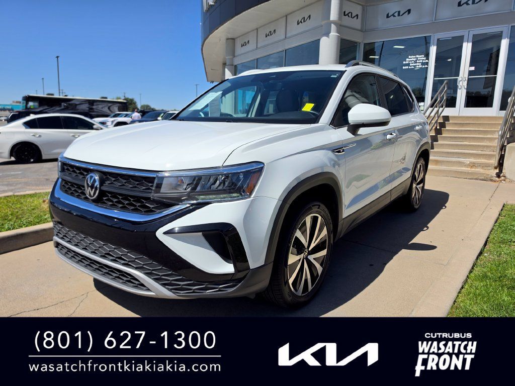 Used 2022 Volkswagen Taos SE AWD/4WD image 1
